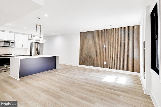 Foto del edificio - 4411 1/2 Illinois Ave NW Unit UNIT B