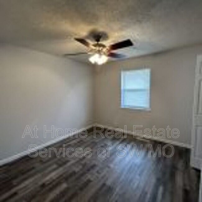 Building Photo - 3351 E Linwood St