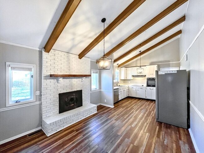 Foto del edificio - 3-Bedroom Home in a Convenient Location / ...
