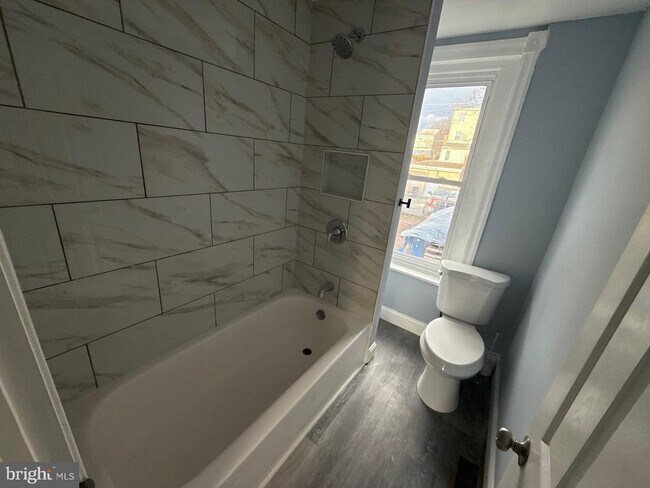 Foto del edificio - 363 E Airy St