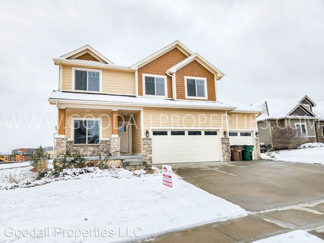 4 br, 3.5 bath House 1217 S 93rd St House Rental in West Des Moines, IA