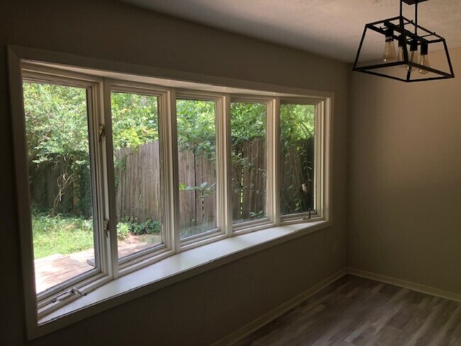 Building Photo - 554 Woodland Hills Pl