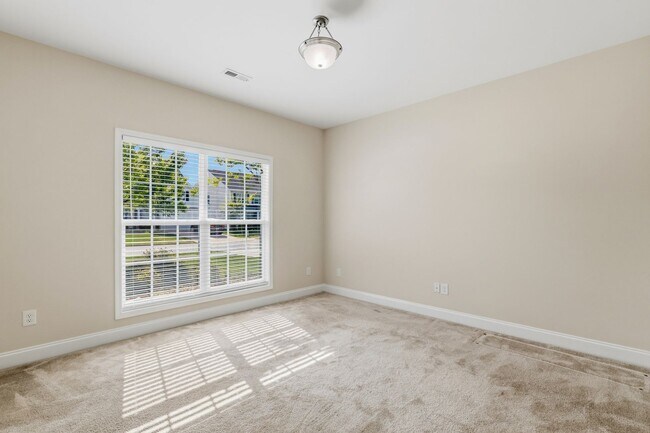 Foto del edificio - 5 Bedrooms in the heart of Summerfield!