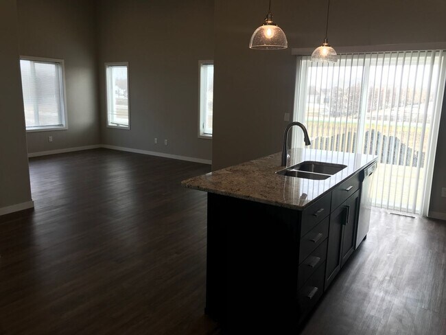 Foto del edificio - 4 Bed 2.5 Bath Single Family Home