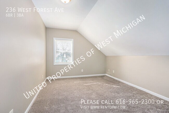 Building Photo - Available Now | Spacious 6 Bedroom, 3 Bath...