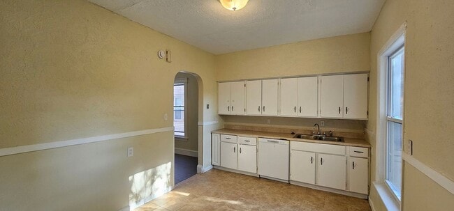 Building Photo - 1280-1280 Marlowe Ave