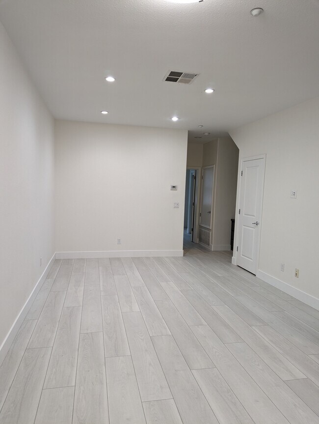 Living/dining - 1540 Avina Cir