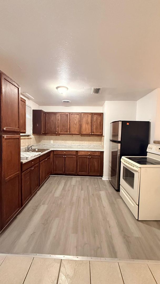 Foto del edificio - 1604 Woodlyn Dr