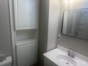 Building Photo - 1207 Chalet Ave