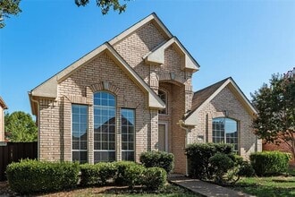Building Photo - 2716 Carnation Dr