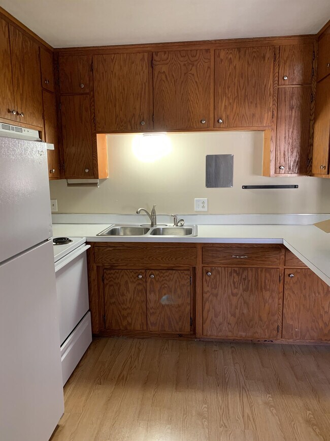 Building Photo - 409 2nd St
