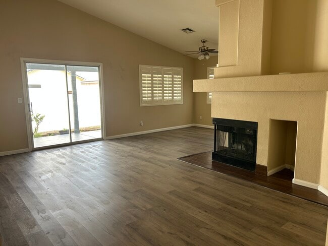 Foto del edificio - 15822 N 5th Ave