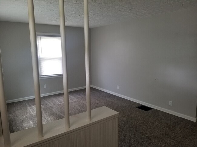 Building Photo - 2530 Lexington Ave