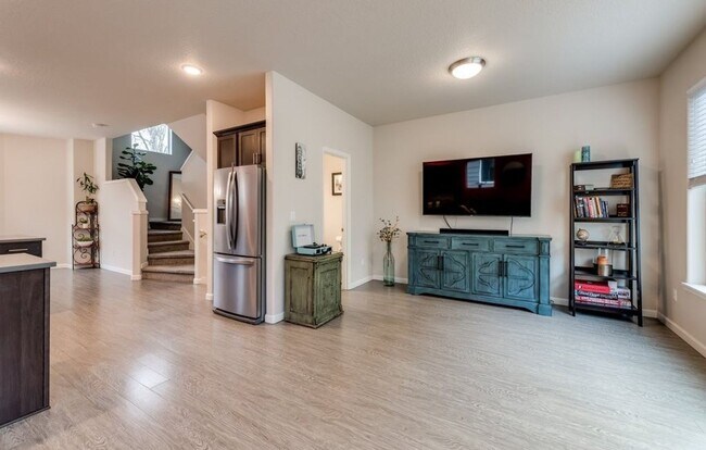 Building Photo - Beautiful 4 Bed Townhome!