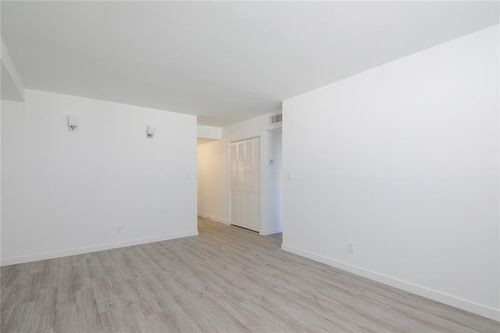 Foto del edificio - 13605 NE 3rd Ct