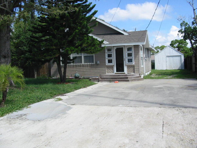 Building Photo - LEMON BAY A WALK AWAY / Bay St /ENGLEWOOD