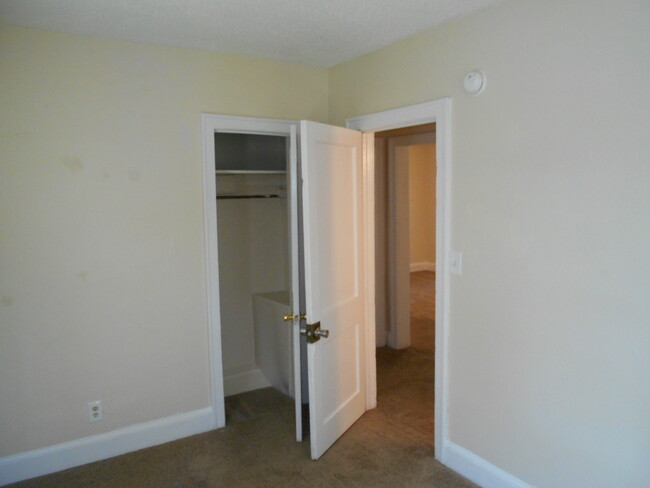 Building Photo - 2330 Byrnes Dr