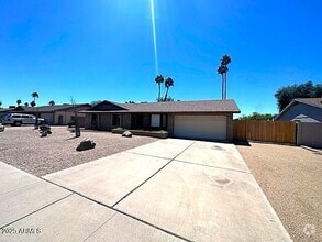 Building Photo - 4501 E Juniper Ave