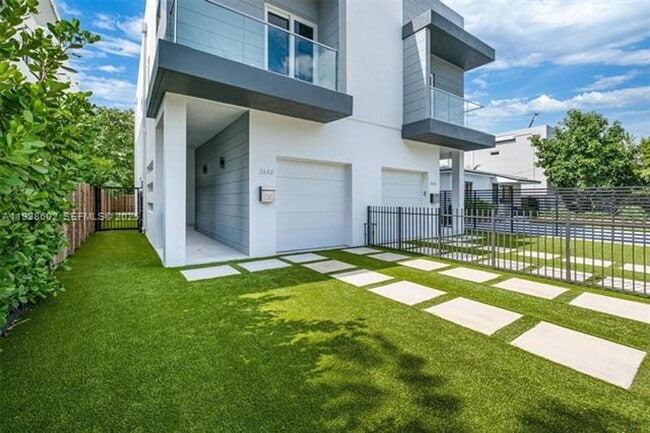 Building Photo - 3142 Carter St