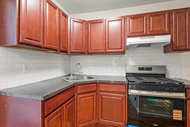 Foto del edificio - 295 Goldsmith Ave