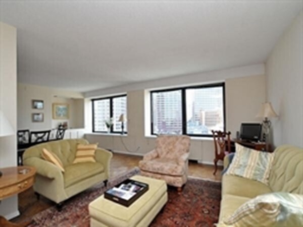 Building Photo - 65 E India Row