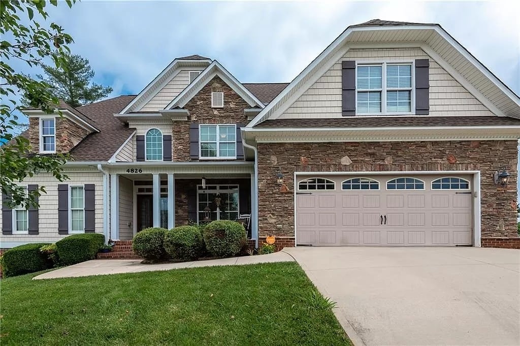 Beautiful home for a family of any size - 4826 Morning Glow Ln