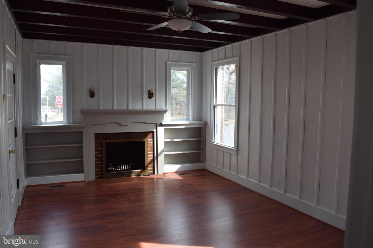 Primary Photo - 1300 N Glebe Rd