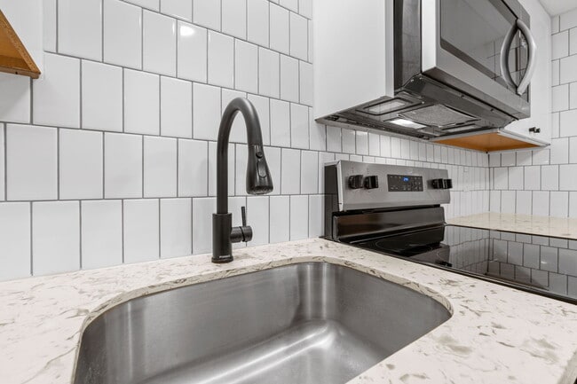 Building Photo - 12500 SE 110th Ct