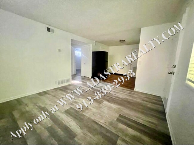 Building Photo - Updated 2 Bedroom Apartment in Riverside-A...