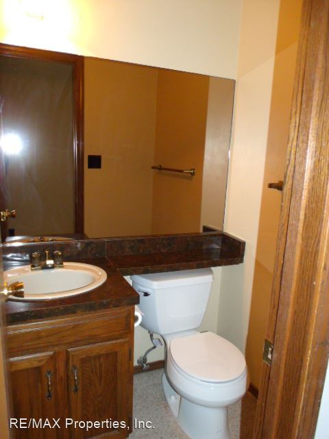 Foto del edificio - 2 br, 2.5 bath House - 408 W Rockrimmon Bl...