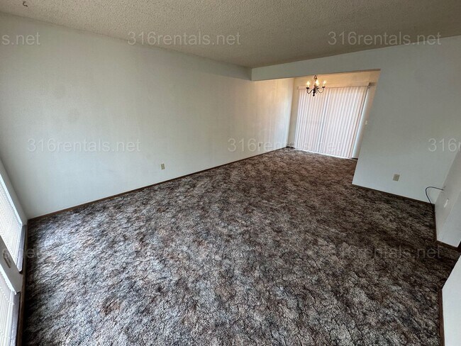Foto del edificio - $750 - 2 bed 1 bath - Second floor Apartment