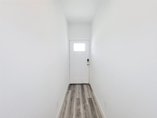 Building Photo - 3223 Creston Gate Dr