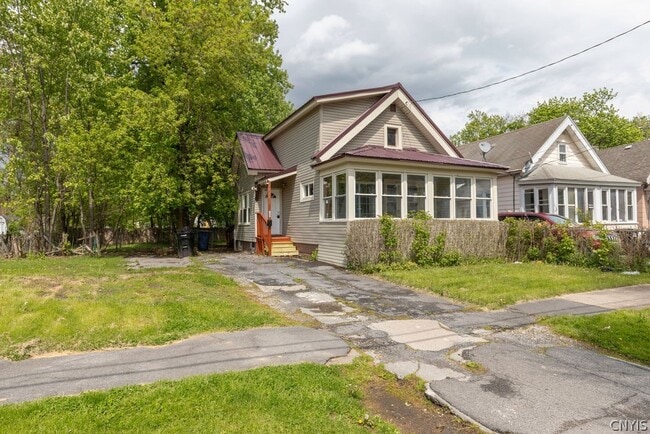 Building Photo - 122 Putnam St