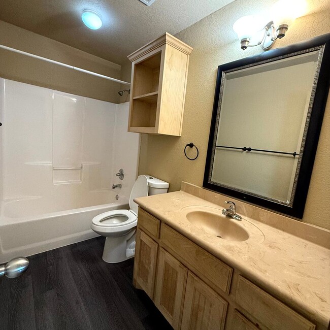 Building Photo - $500 Off 1st Full Month!* All Utilities In...