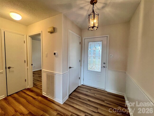 Foto del edificio - 149 Lytton Farm Rd