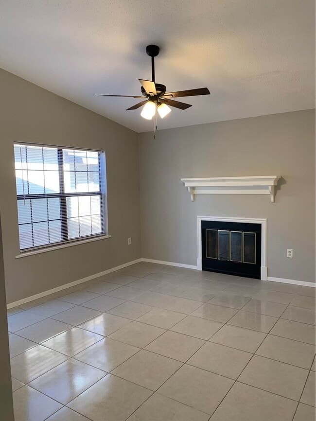 Building Photo - 30480 Fairway View Dr