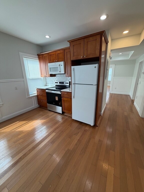 Building Photo - 832 Montello St