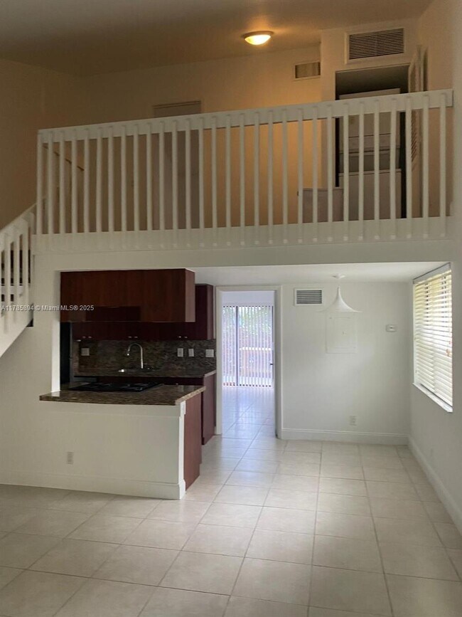 Foto del edificio - 1455 Holly Heights Dr