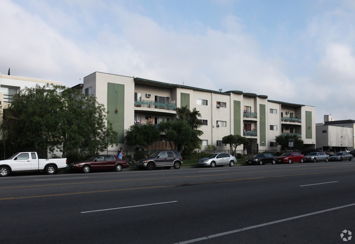 Building Photo - 6701 Woodman Ave