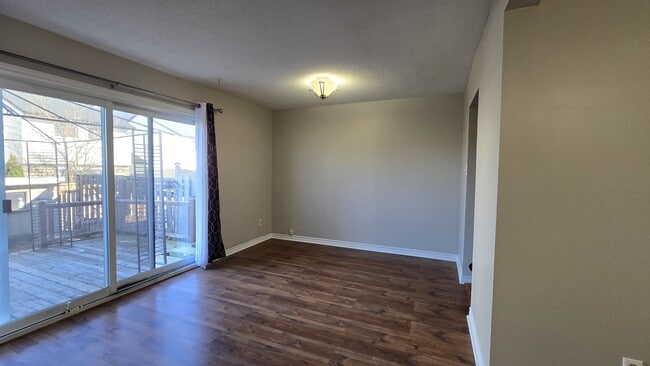 Building Photo - 1190 Upper Ottawa St