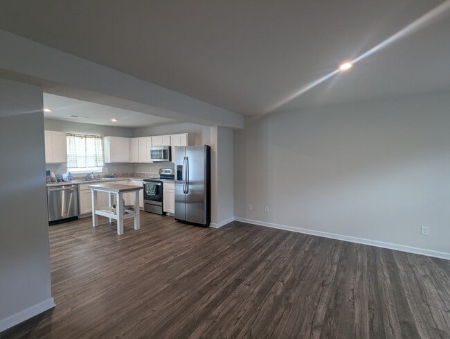 Building Photo - 133 Fernside Ct