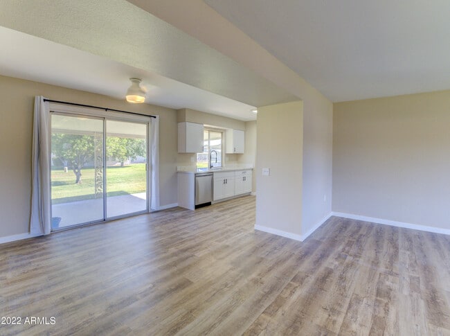 Building Photo - 10007 W Shasta Dr