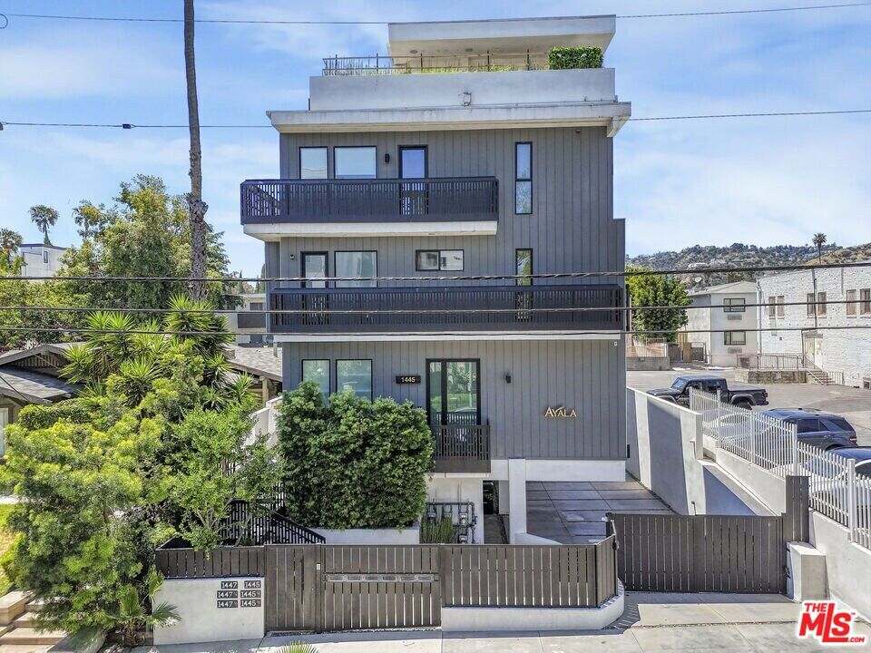 Foto principal - 1447 N Martel Ave