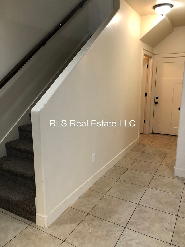 Building Photo - 2137 Orchard Pines Loop E