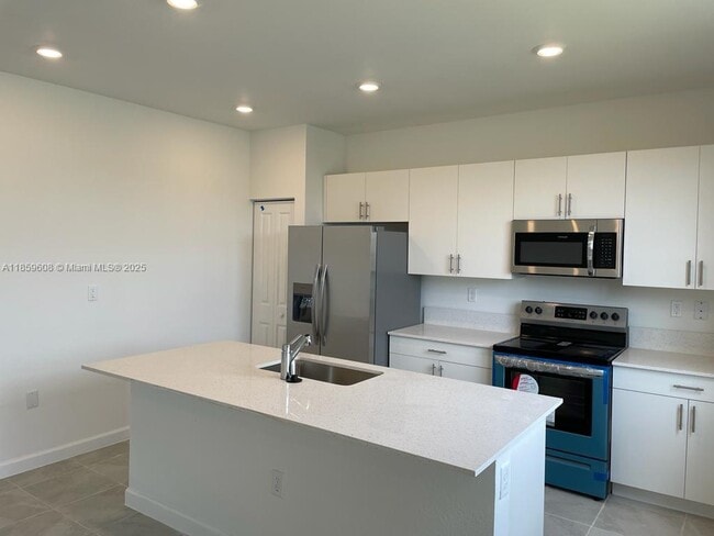 Building Photo - 10007 SW 231st Ln