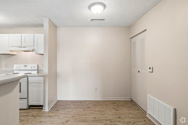 2BR, 2BA - 700SF - Dining Room - BayOak
