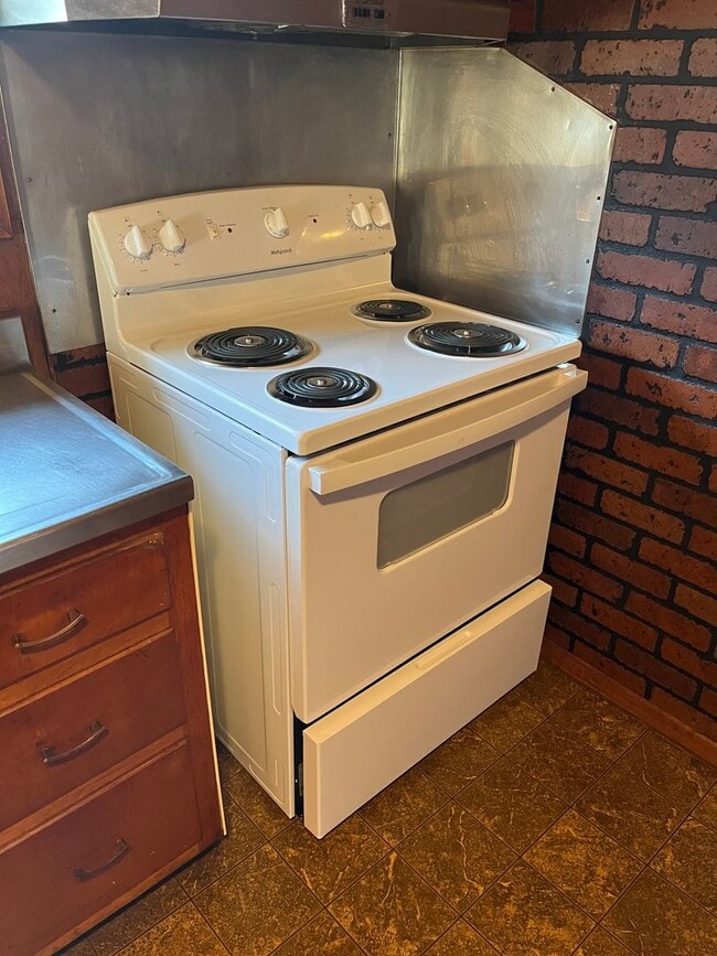 Photo - 111 S Shamrock St Apartment