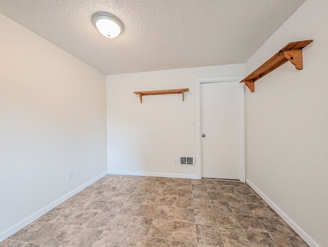 Foto del edificio - 15901 Manor Way
