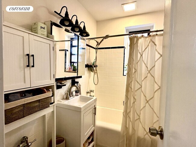 Foto del edificio - 3440-40 78th St