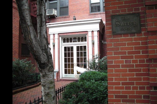 Foto del edificio - The Surrey